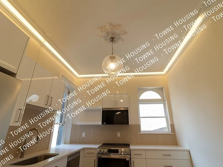 17 N Pearl St #3 — Photo 5