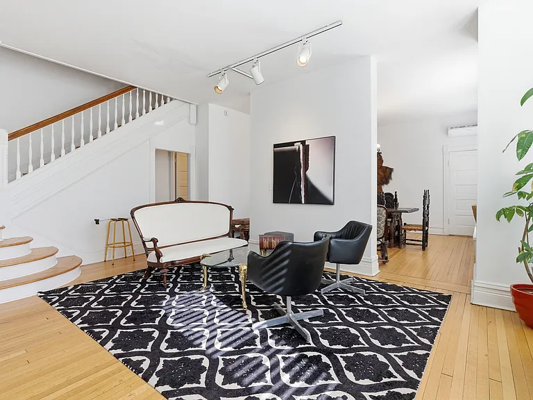 2001 Orrington Ave #2001 — Photo 4