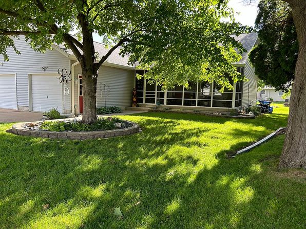 312 N 6th St, Eldridge, IA 52748