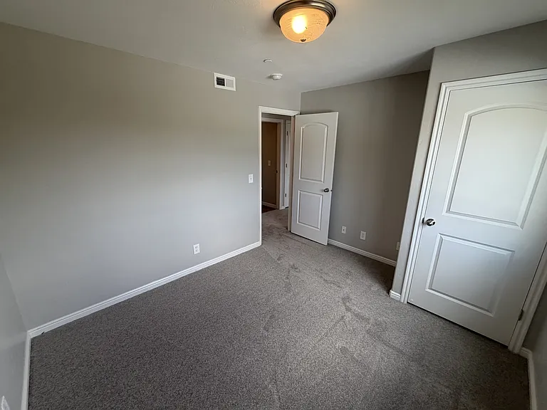 999 Village River Ln #B8 — Photo 23
