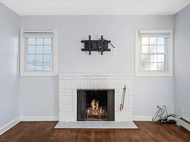 46 Upland Ave — Photo 3