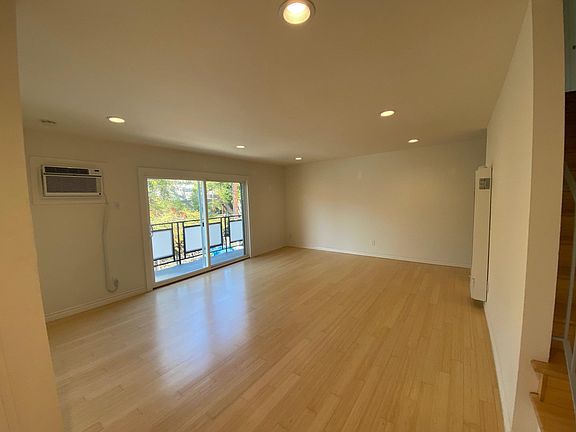 4th image of 1700 N Occidental Blvd #B