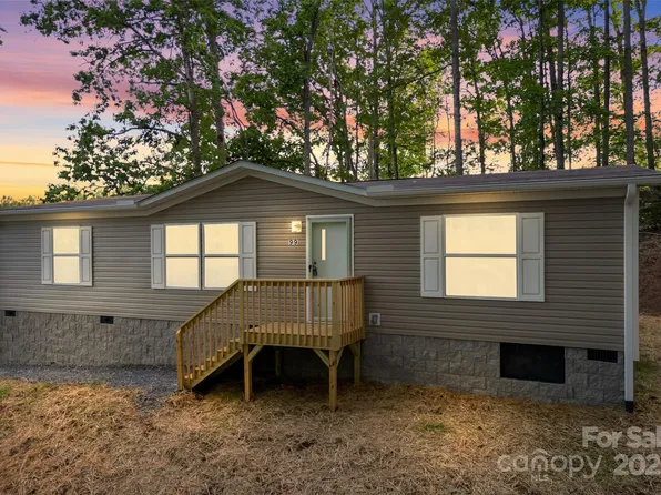 99 Sandy Hill Ln, Hendersonville, NC 28792