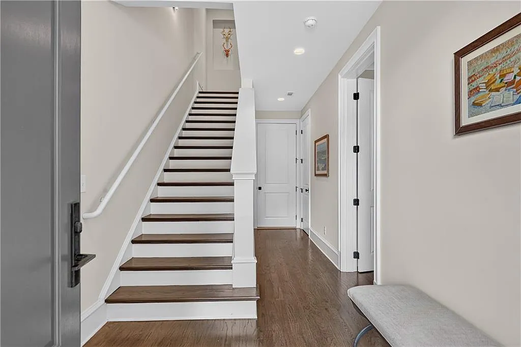 3 bed, 3.5 bath, 2278 sqft, $7,000 — Photo 3