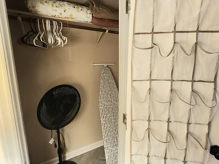 1831 Oxford Ave SW #202 — Photo 6