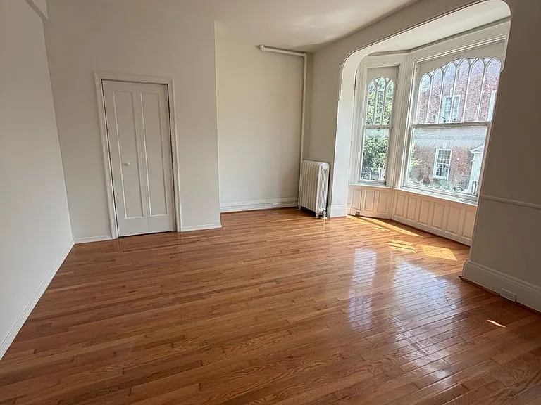 110 S Beaver St — Photo 20