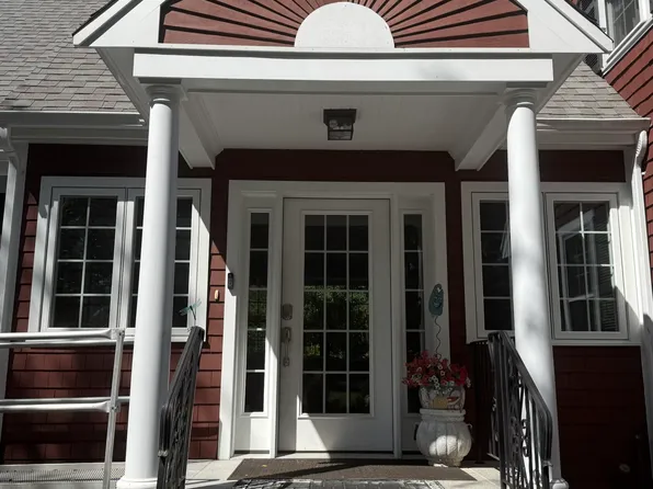 (undisclosed Address), Middleboro, MA 02346