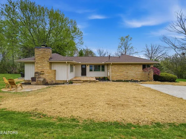 1327 N Briscoe Cir, Knoxville, TN 37912