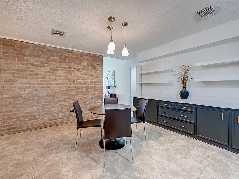 1722 S Kirkwood Rd — Photo 24
