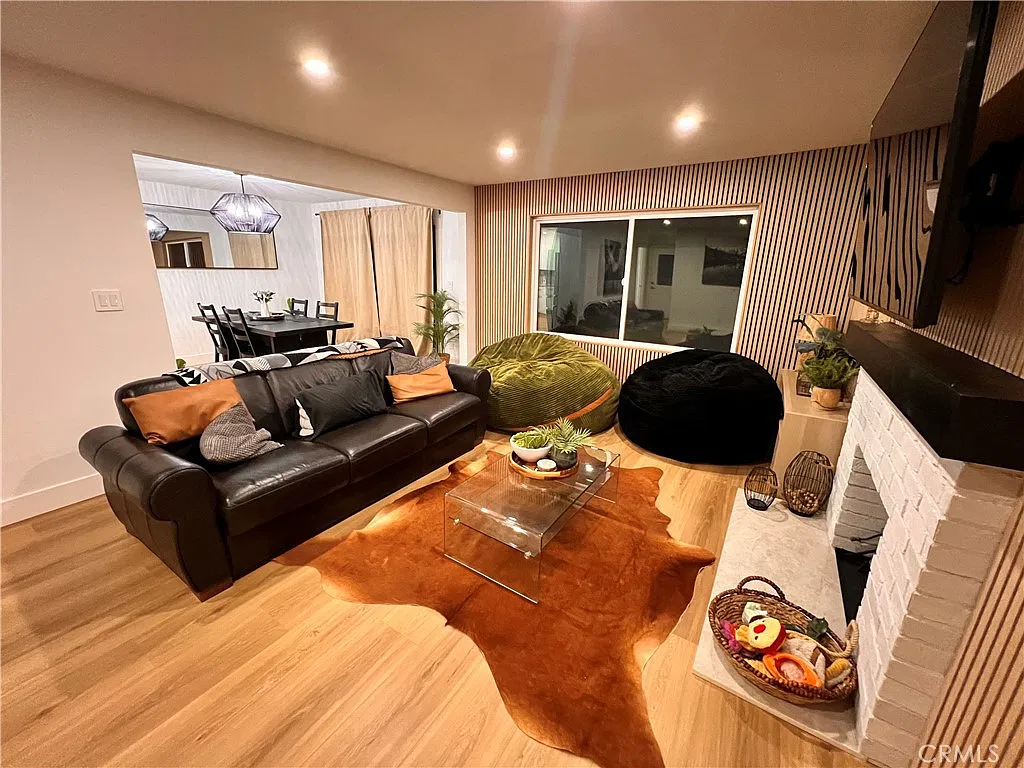3 bed, 1376 sqft, $1,500 — Photo 2