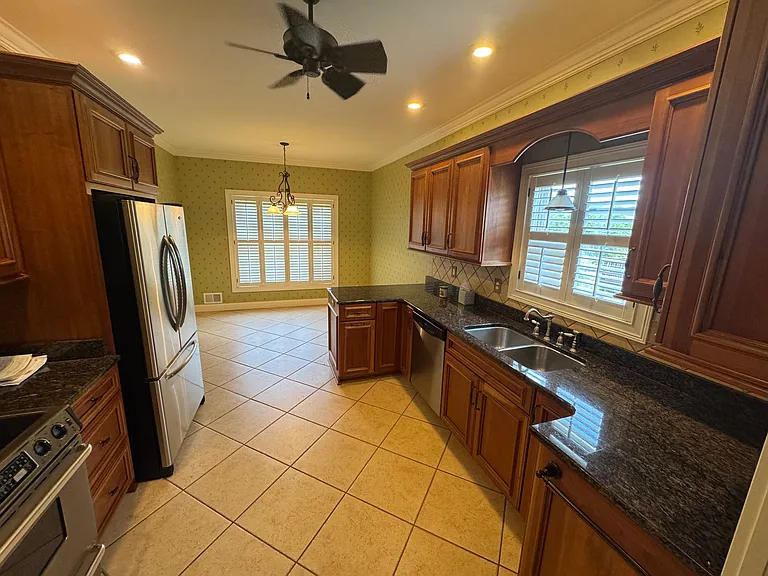 123 Garden Dr — Photo 3