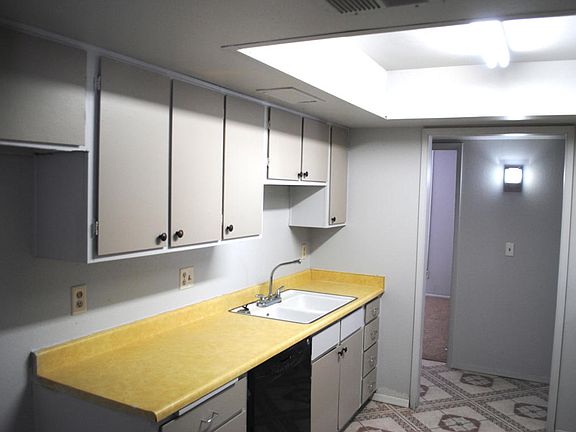 4th image of 5518 N 69th Ave