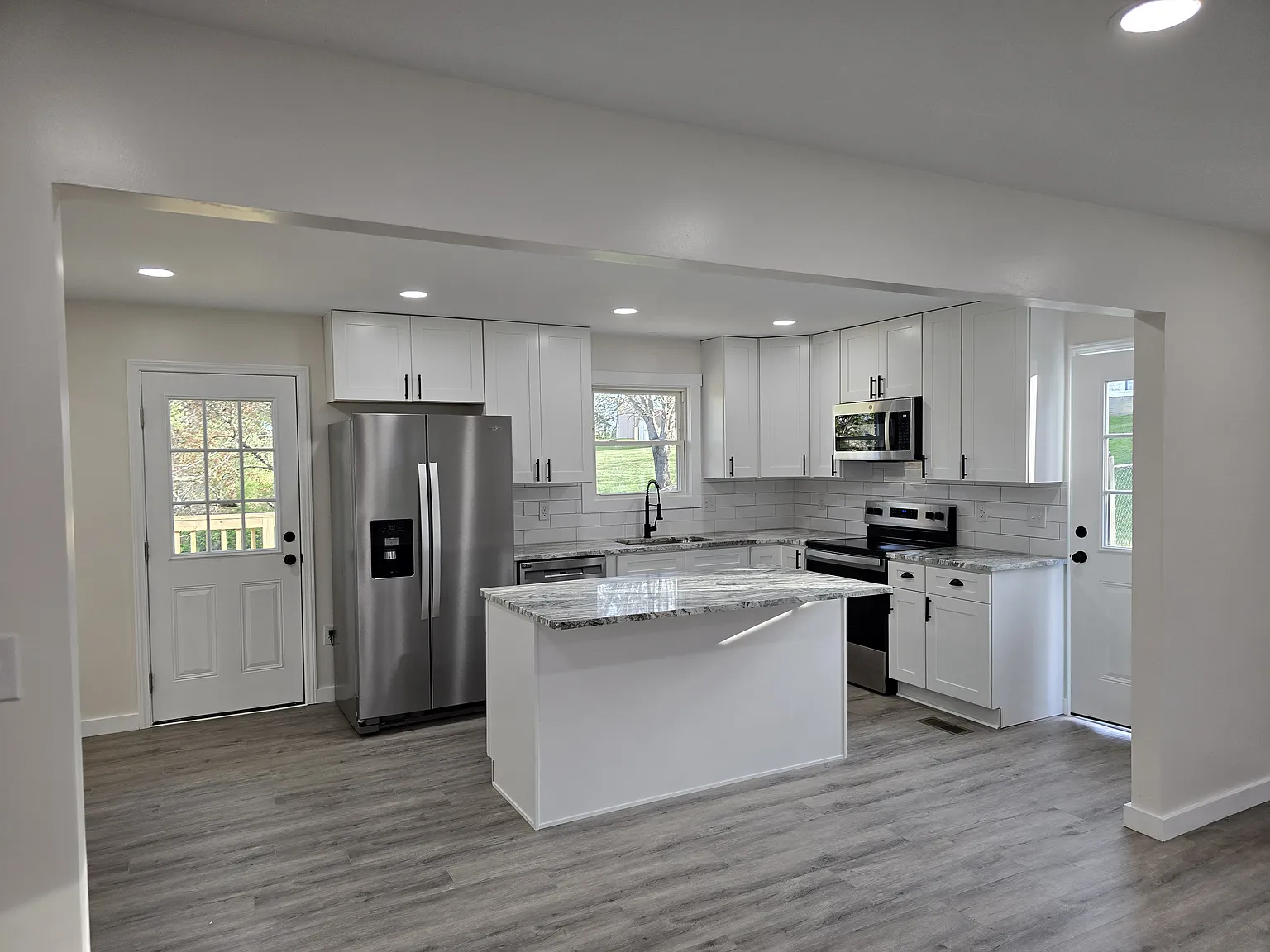 3 bed, $1,600 — Photo 2