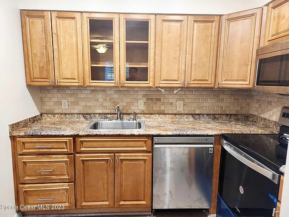 4th image of 913 S Colonial Ct APT A