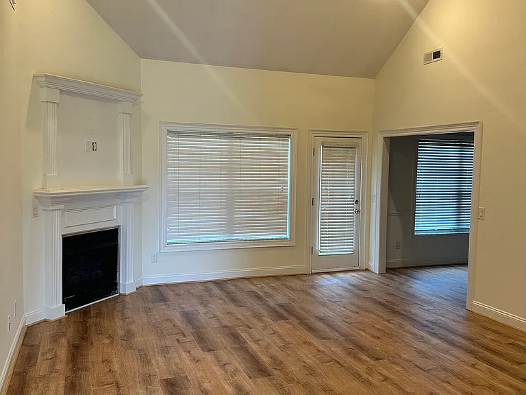 3016 Thornberry Dr — Photo 3