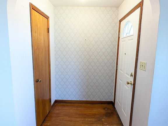 3rd image of 775 Stewart Rd