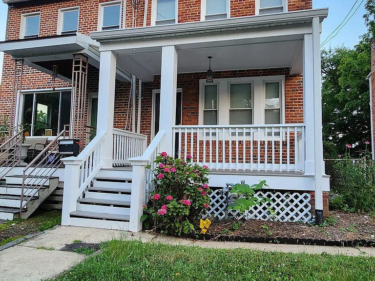 905 Kearny St NE — Photo 1