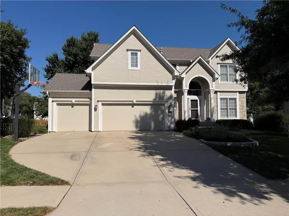 5320 W 160th St, Overland Park, KS 66085