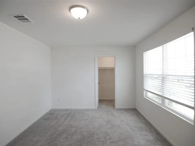 1052 Water Oak Ln — Photo 17
