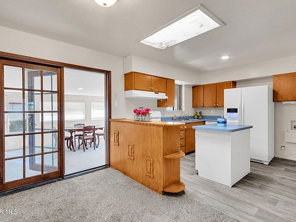 4th image of 5448 Edmonton Ave