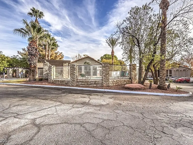 2750 S Durango Dr #1016 — Photo 4