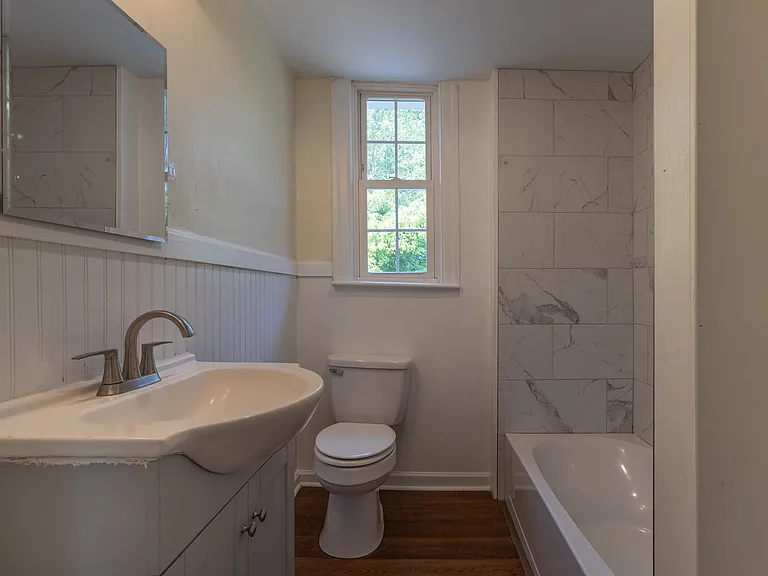 321 N Pine St — Photo 8