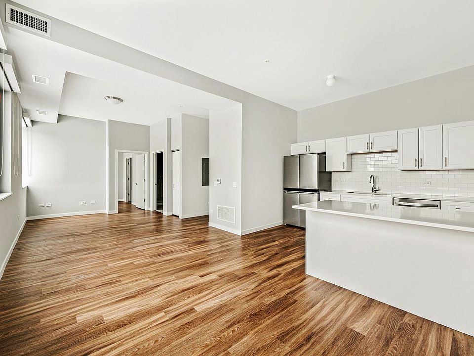 1st image of 1900 W Lawrence Ave #312