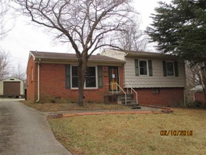 1st image of 2717 Woodbury Dr