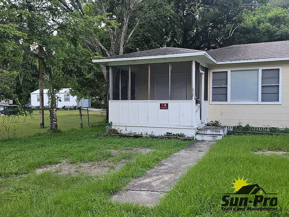 628 Byron Ave