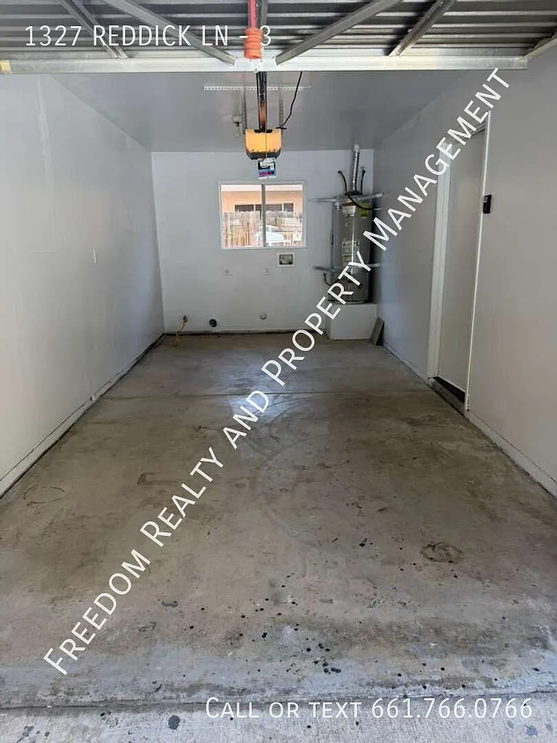 1327 Reddick Ln - Unit 3 — Photo 3