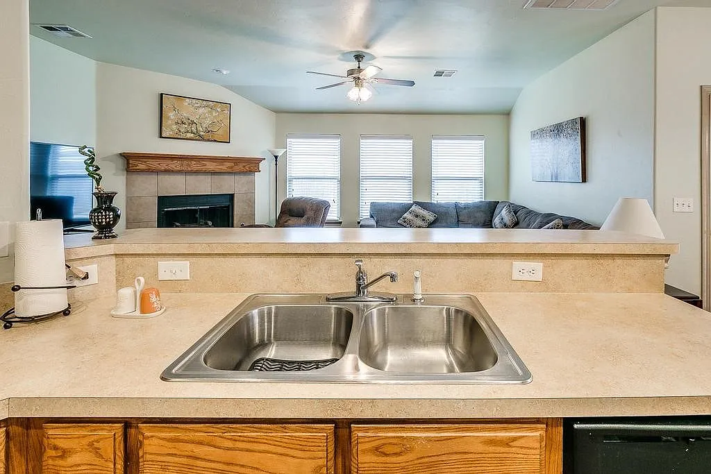 3 bed, 1612 sqft, $1,725 — Photo 3