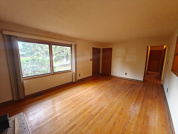 2nd image of 3315 N Bowman Rd