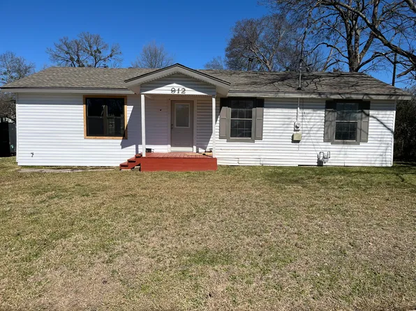 912 W 8th St, Bonham, TX 75418