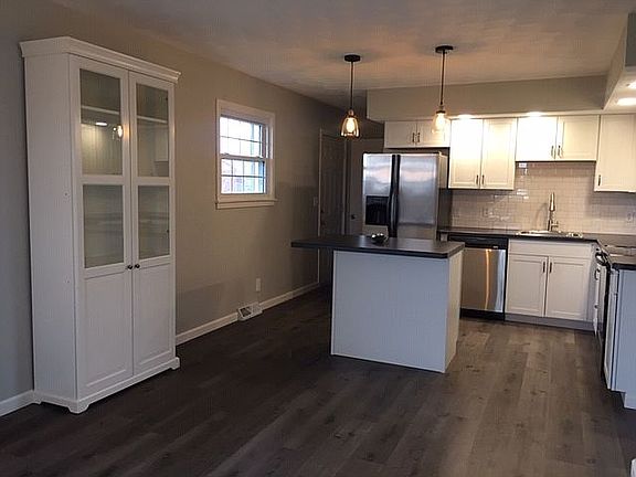 Pantry cabinet stays