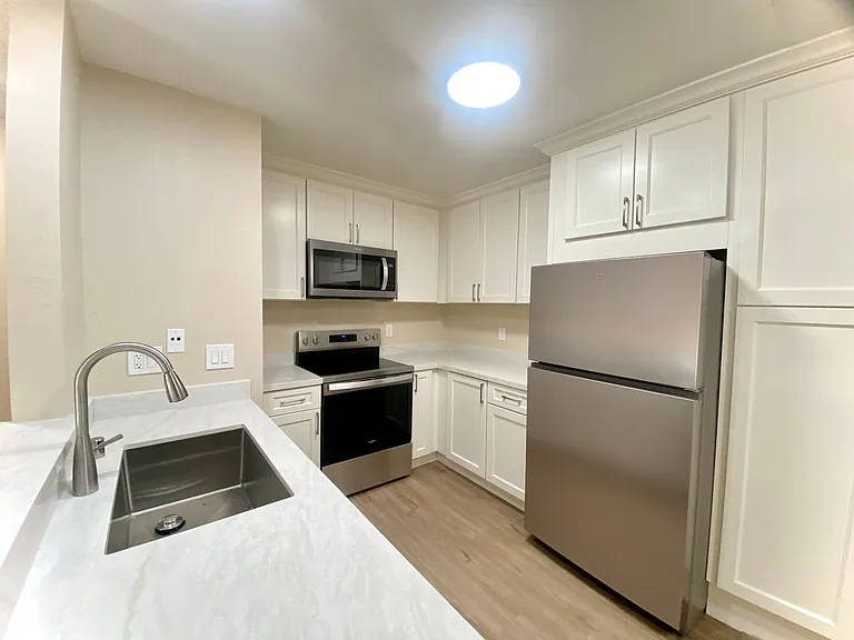 254 Hackamore Cmn — Photo 3