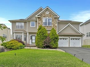 692 Skyline Dr, Jefferson Twp., NJ 07849