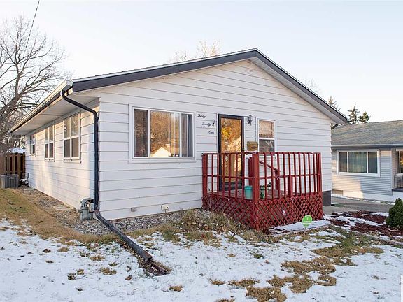 2nd image of 3021 Douglas St