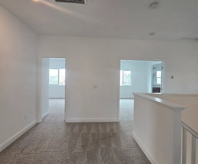 2320 S Claremont Ave — Photo 31