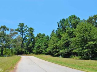 284 Edgewater Trl S, Toccoa, GA 30577