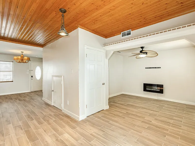 805 Seashell Dr — Photo 8