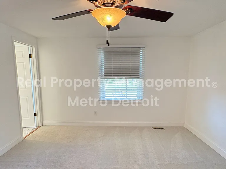 3028 Caswell Dr — Photo 17
