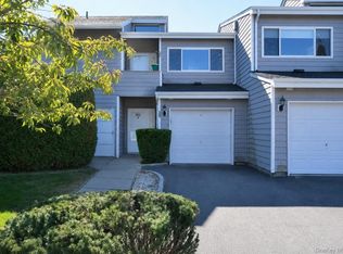 31 Vista Dr, Manorville, NY 11949