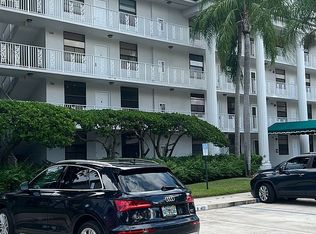 3636 Whitehall Dr APT 202, West Palm Beach, FL 33401