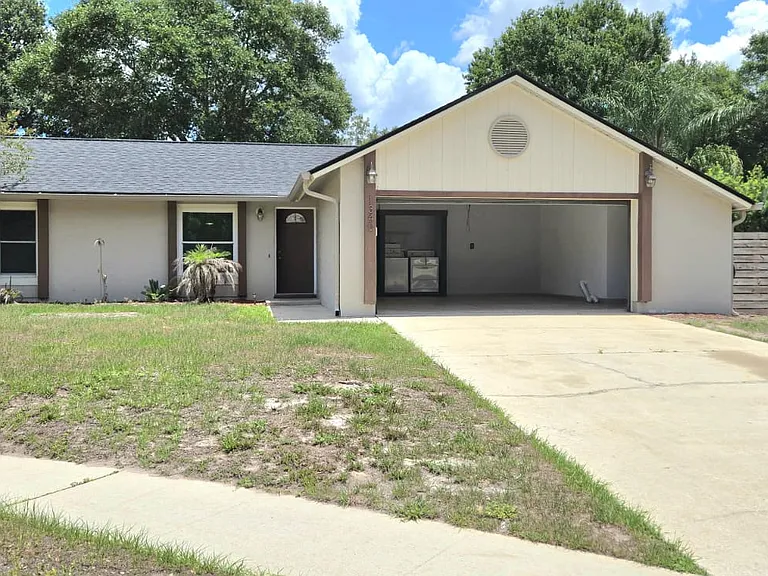 1340 Paradise Ln — Photo 24