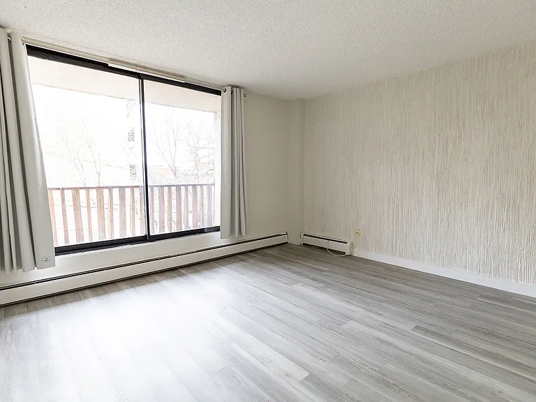 2417 14a St SW — Photo 11