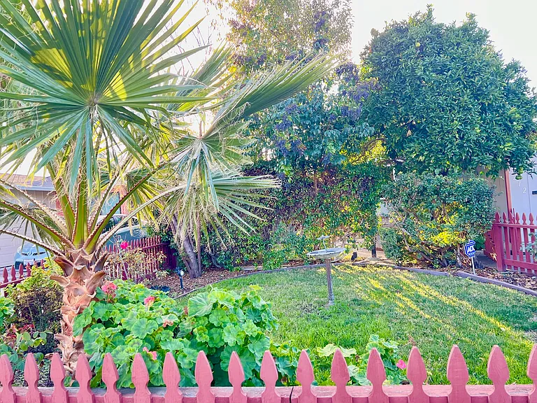 2212 Francis Ave — Photo 2