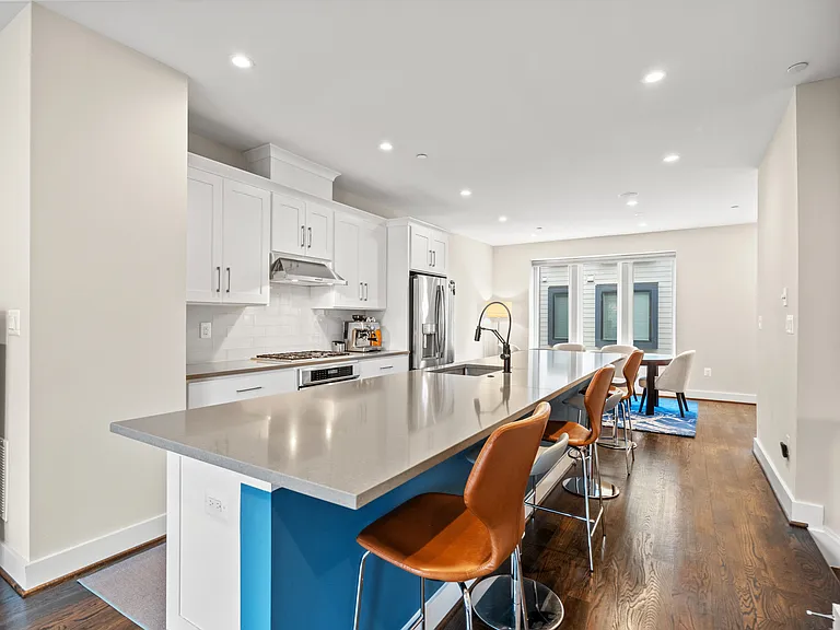 607 Slade Ct — Photo 16