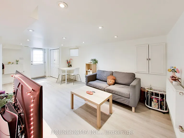 152 Linsmore Cres #LOWER — Photo 2