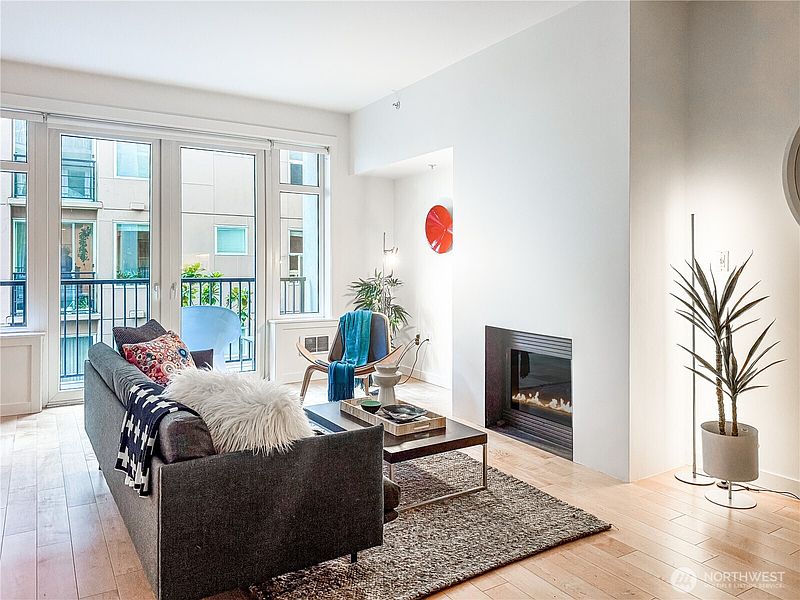 2nd image of 2607 Western Avenue #302