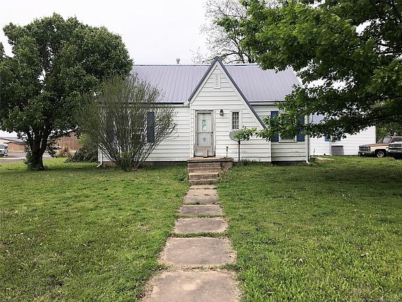 3rd image of 300 E Main St